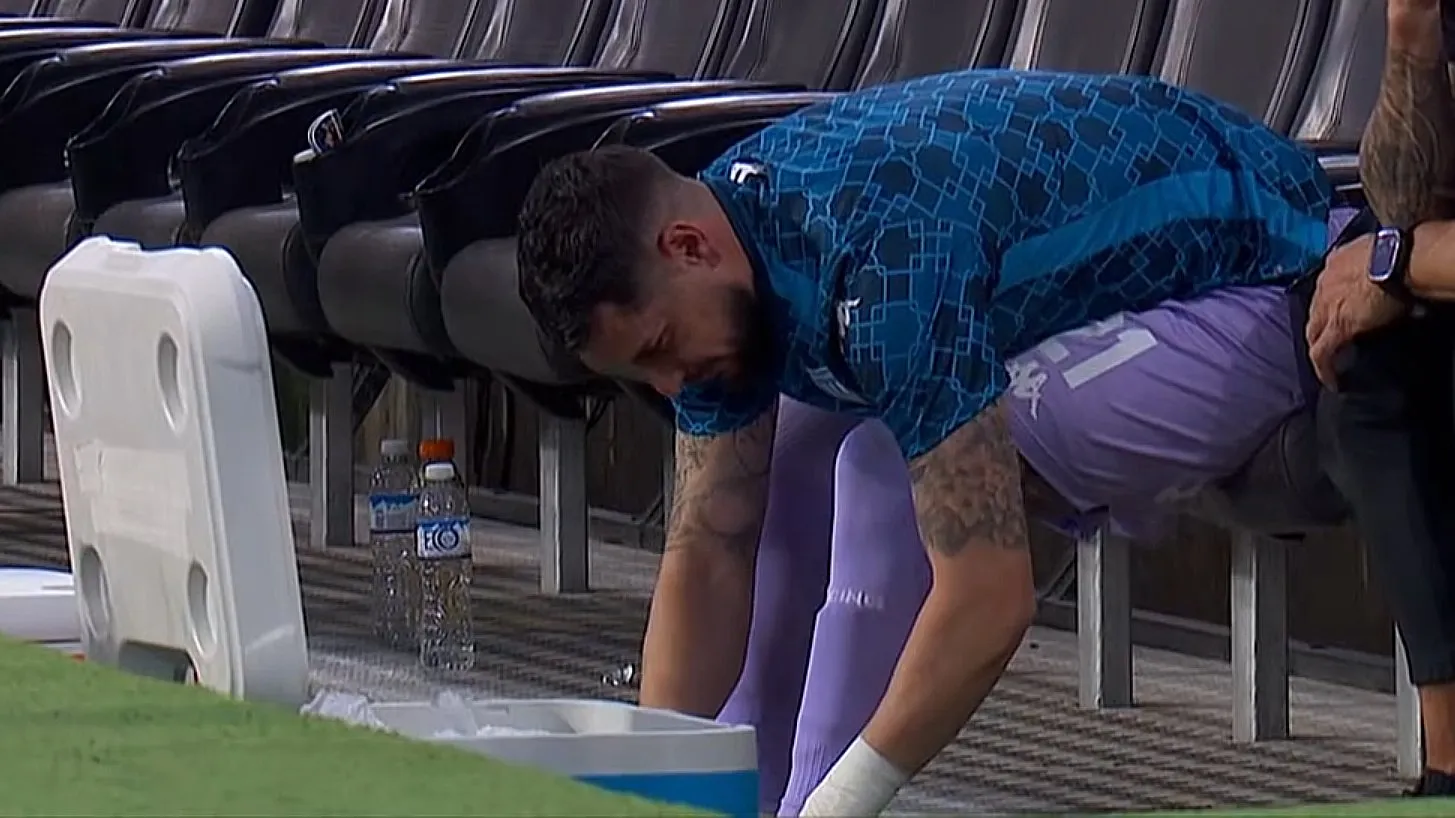 Gabriel Arias estaba listo para entrar pero se quedó en el banco de suplentes