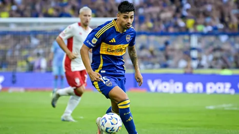 El chileno jugando contra su ex equipo.