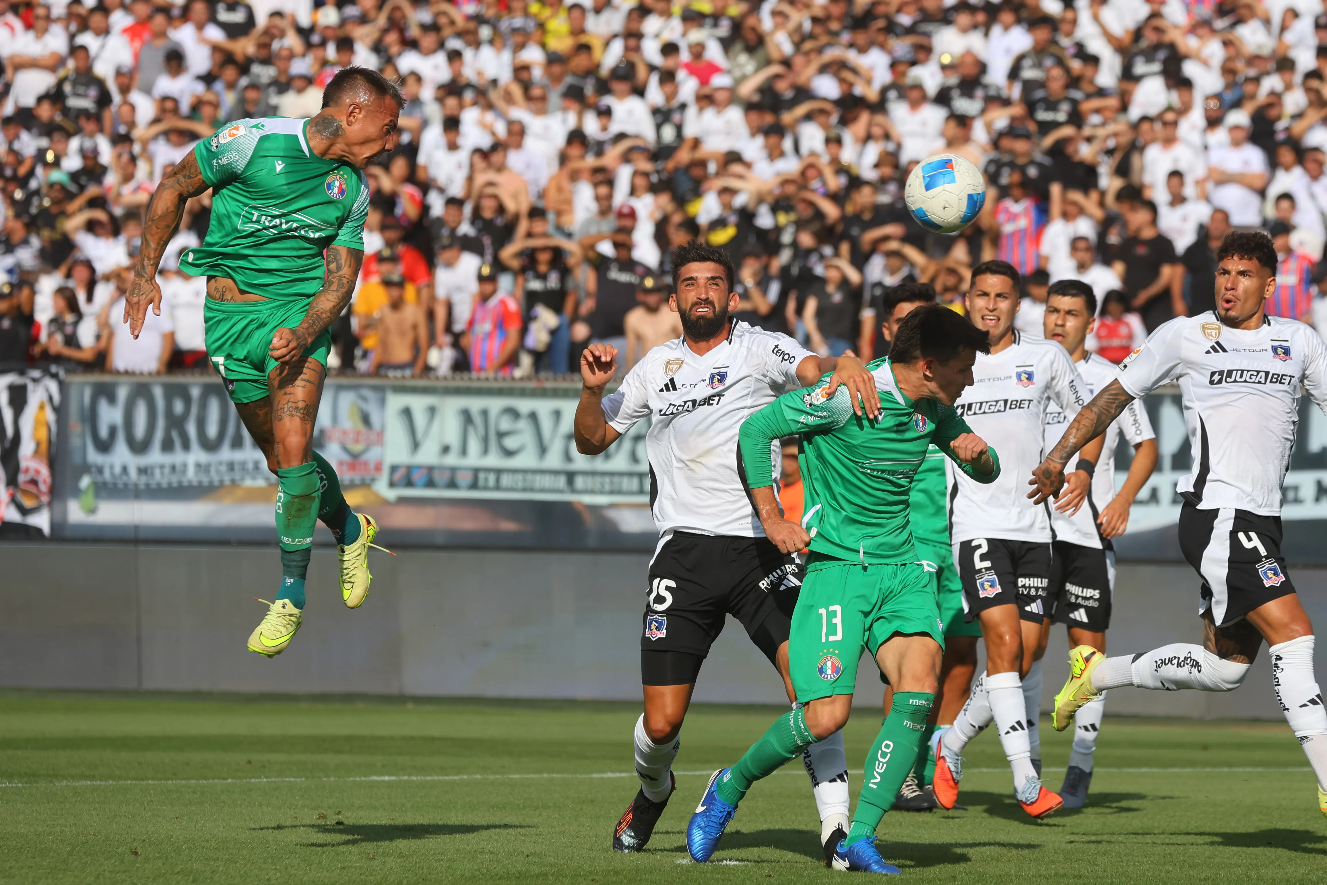 Eduardo Vargas le marcó a Colo Colo en su último partido por Audax Italiano. Foto: Jonnathan Oyarzun/Photosport