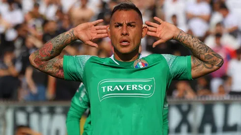 Otra imagen del festejo de Eduardo Vargas ante Colo Colo.