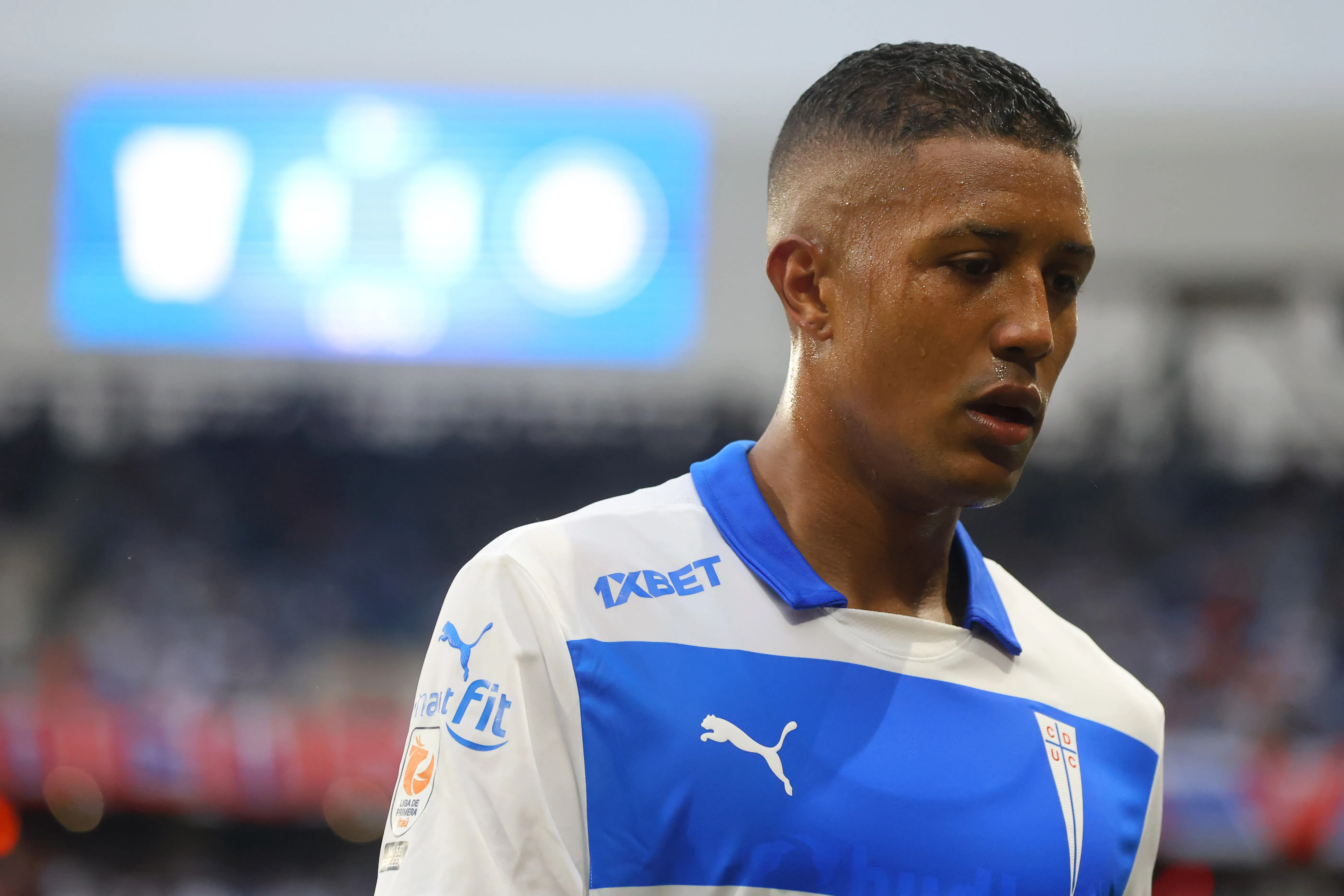 Jhojan Valencia suma 35 partidos oficiales en Universidad Católica: no hizo goles y regaló siete asistencias. (Jonnathan Oyarzun/Photosport).