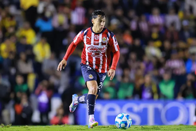 Miguel Gómez juega actualmente en Chivas. (Photo by Manuel Velasquez/Getty Images)