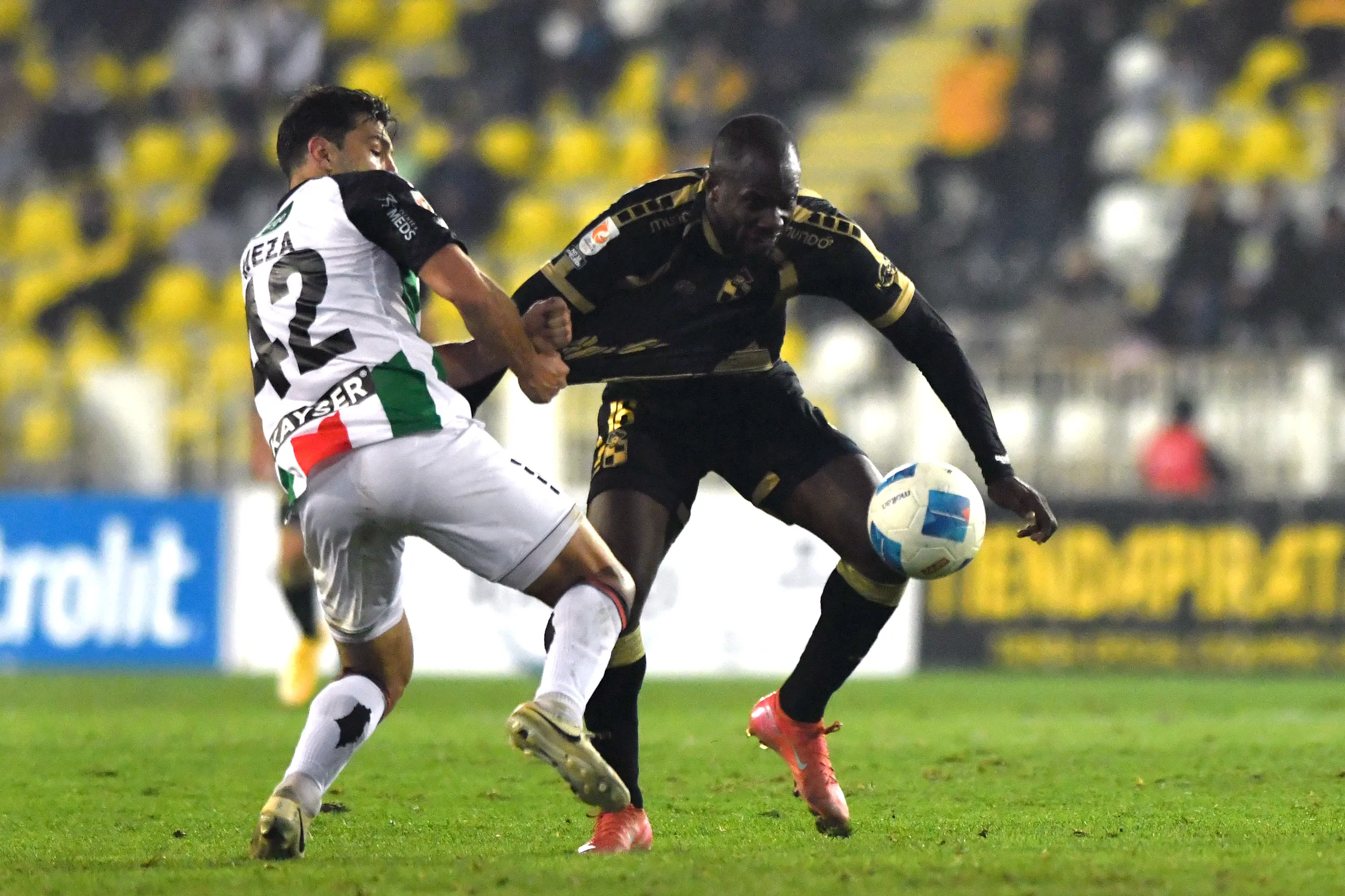 Cecilio Waterman puede seguir jugando en Coquimbo. Foto: Alejandro Pizarro Ubilla/Photosport