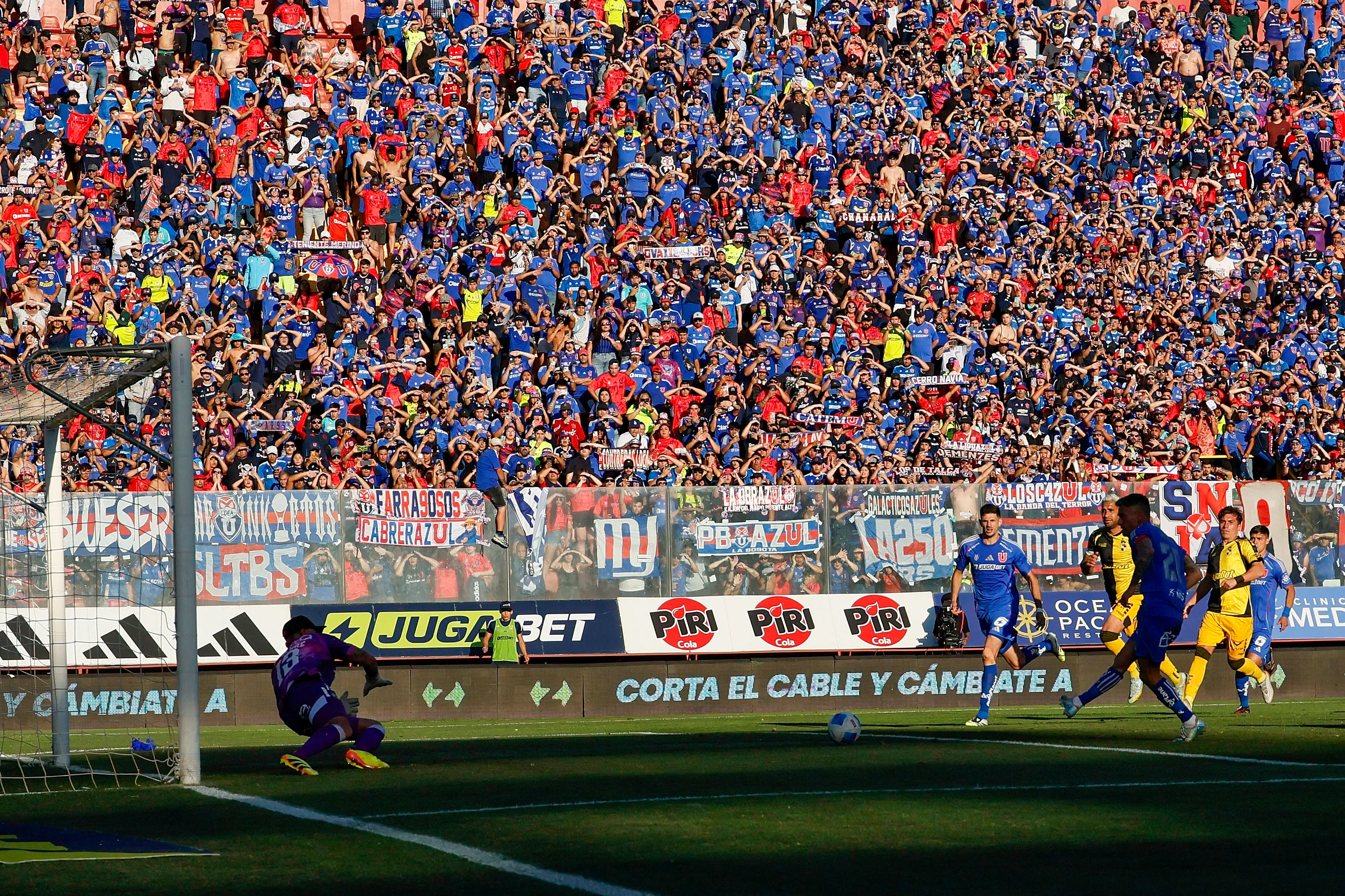 U de Chile siempre ha tenido conexión con el estadio Santa Laura. Foto: Andrés Pina/Photosport
