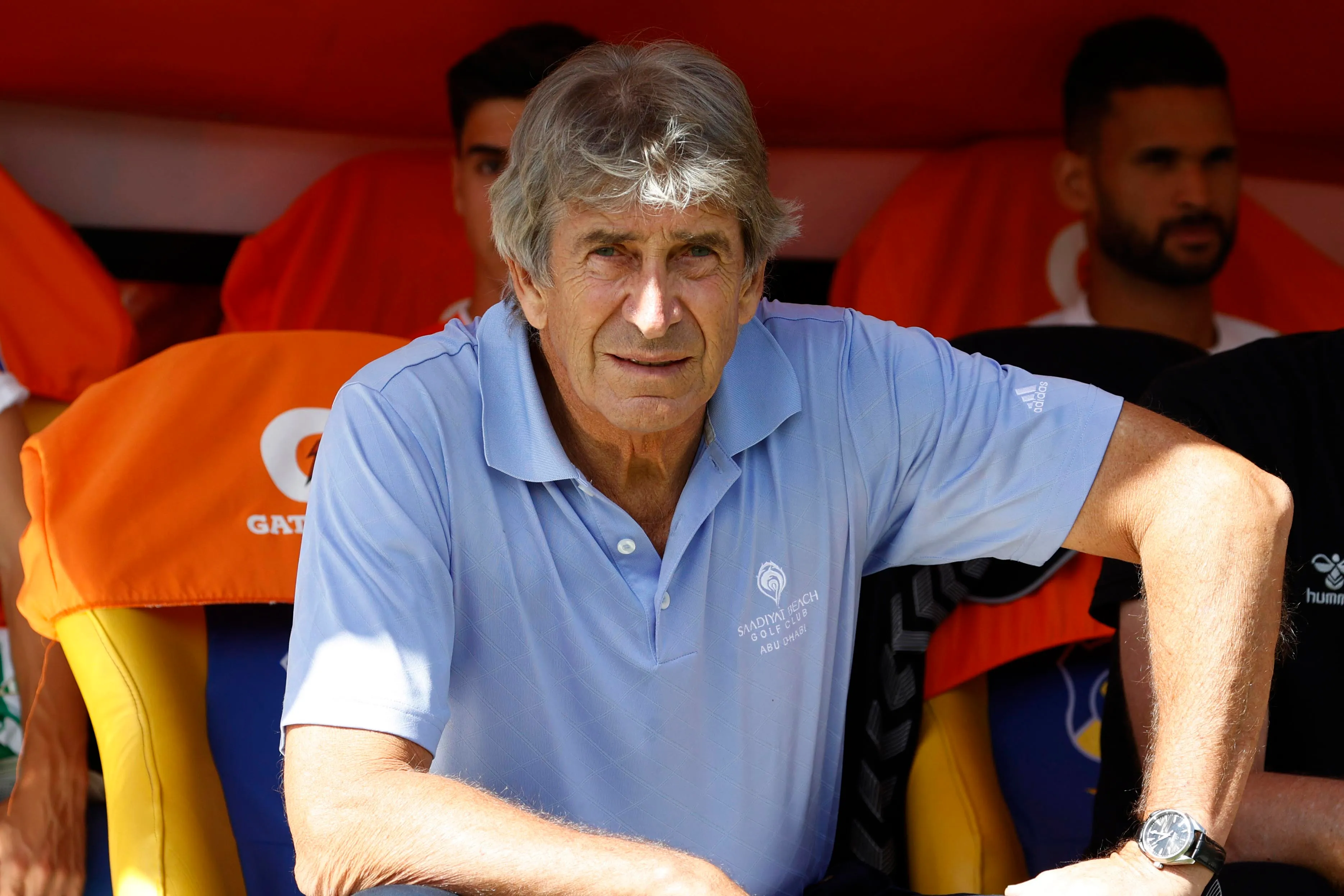 Manuel Pellegrini renovó con Real Betis hasta 2027, donde piensa despejar el camino para venir a la Roja. Foto: Raul Zamora/Photosport