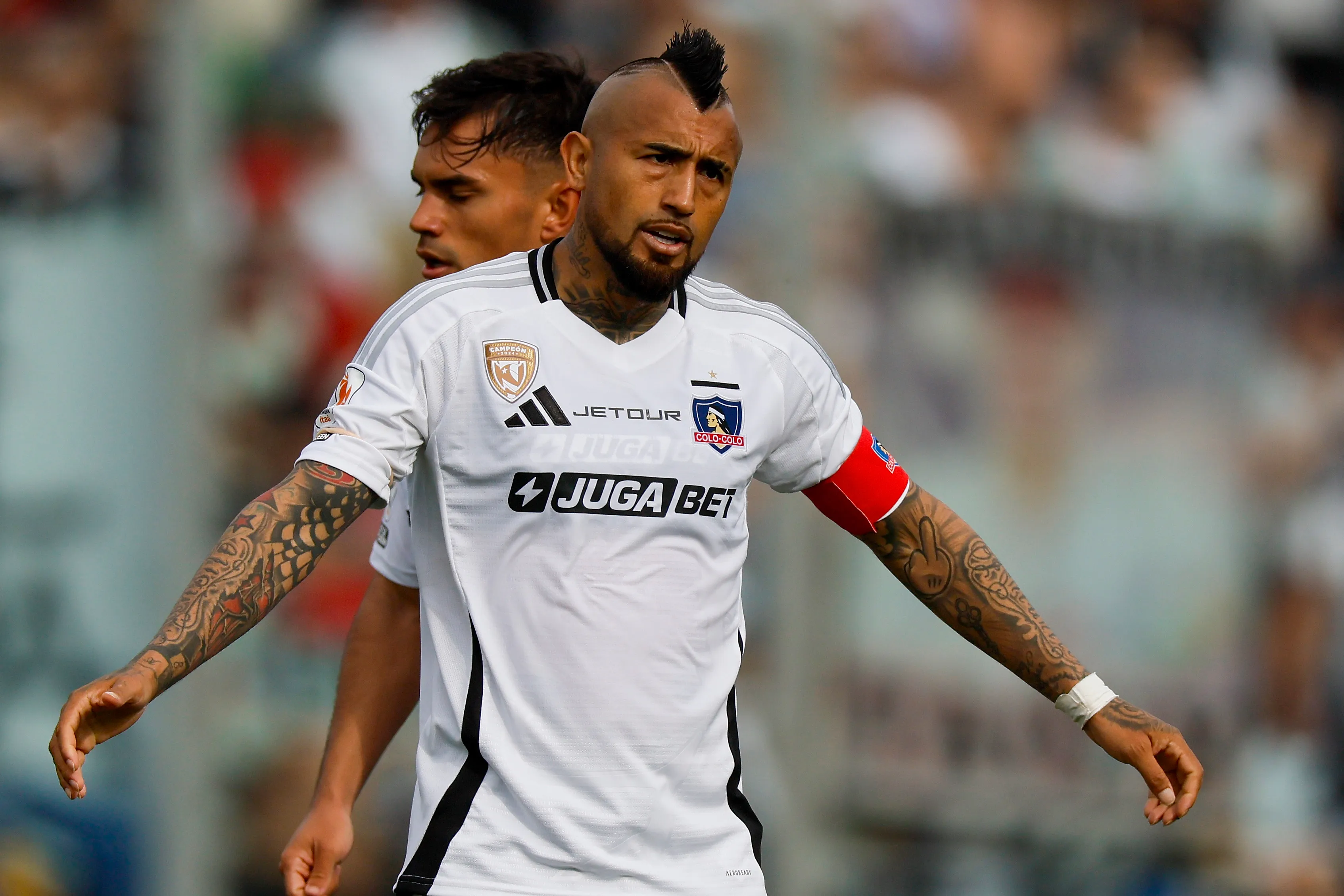 Arturo Vidal optó por renovar su estrategia y apunta a recuperar el cariño de los hinchas de Colo Colo volviendo a su mejor versión. Foto: Photosport.