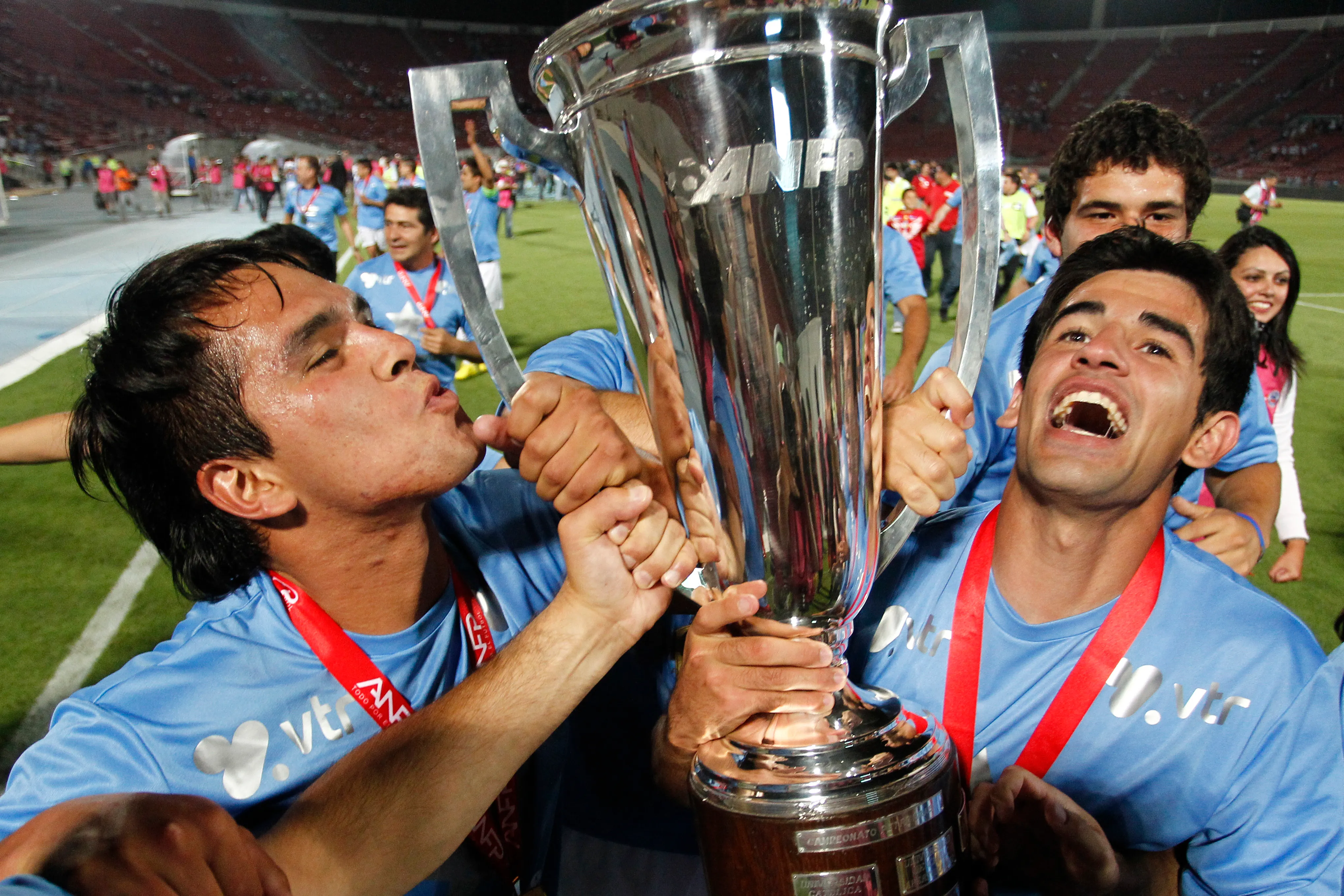 Julio Barroso celebra el título de O’Higgins en 2013. (Marcelo Hernandez/Photosport).