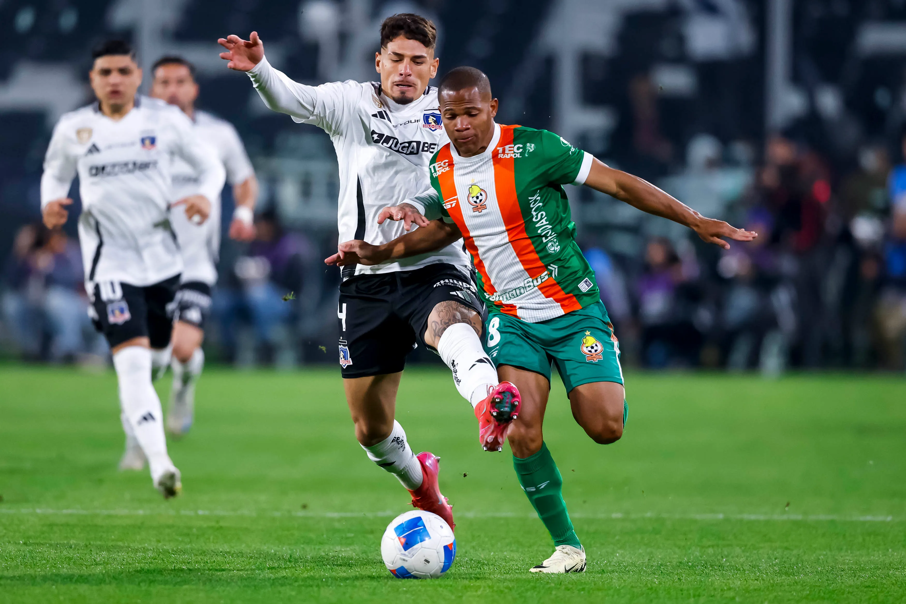 César Munder suena con fuerza en un Colo Colo que busca la manera de hacerle espacio. Foto: Photosport.