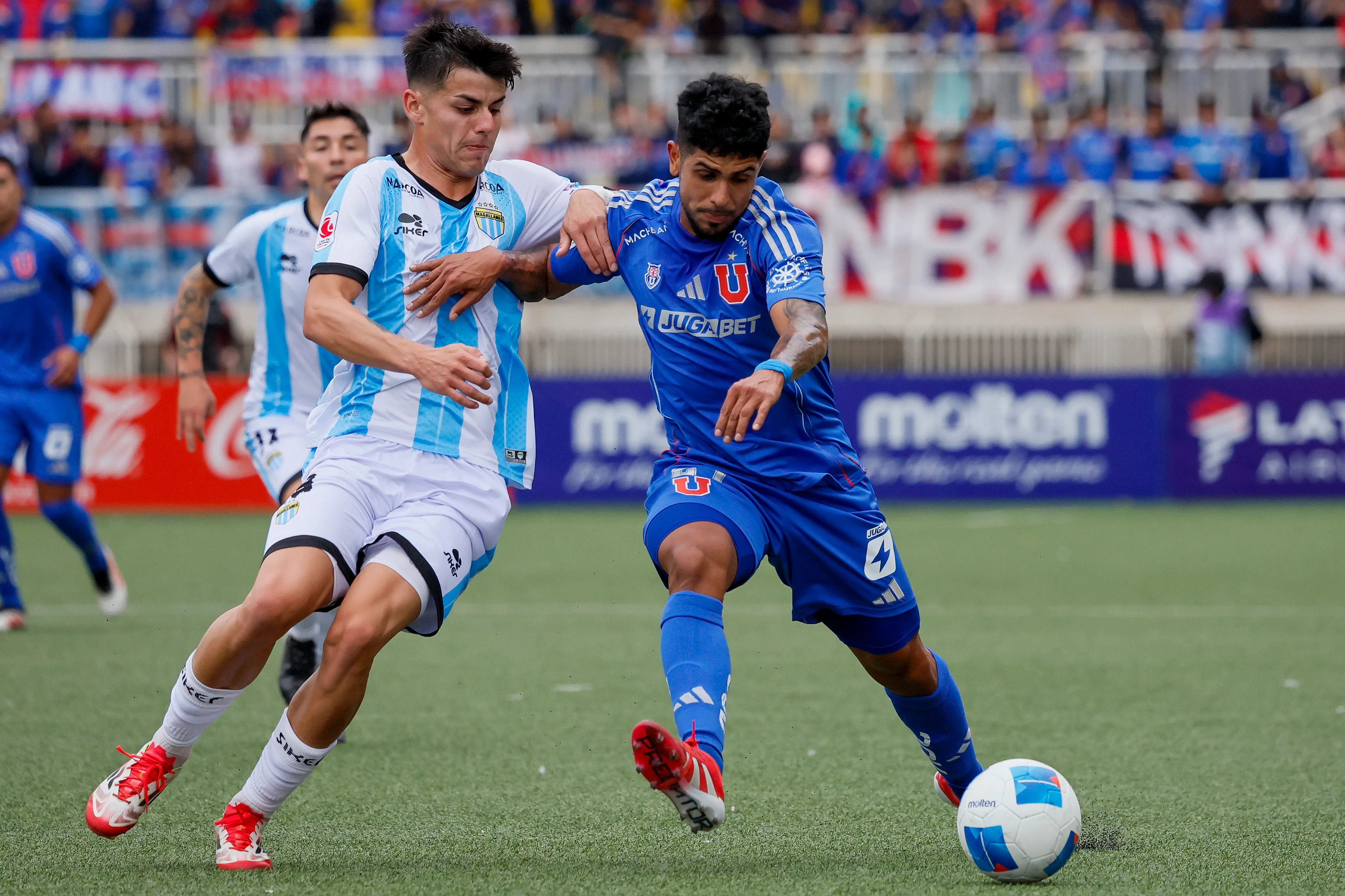 Antonio Díaz nunca pudo consolidarse en la defensa de Universidad de Chile. | Foto: Photosport.