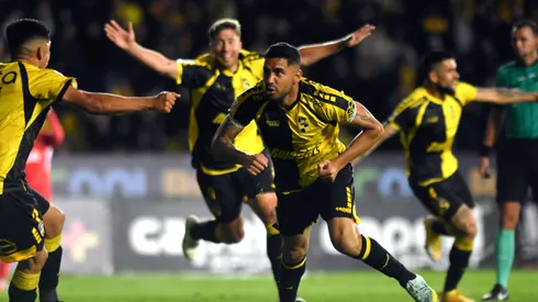 Manuel Fernández no se mueve del puerto pirata