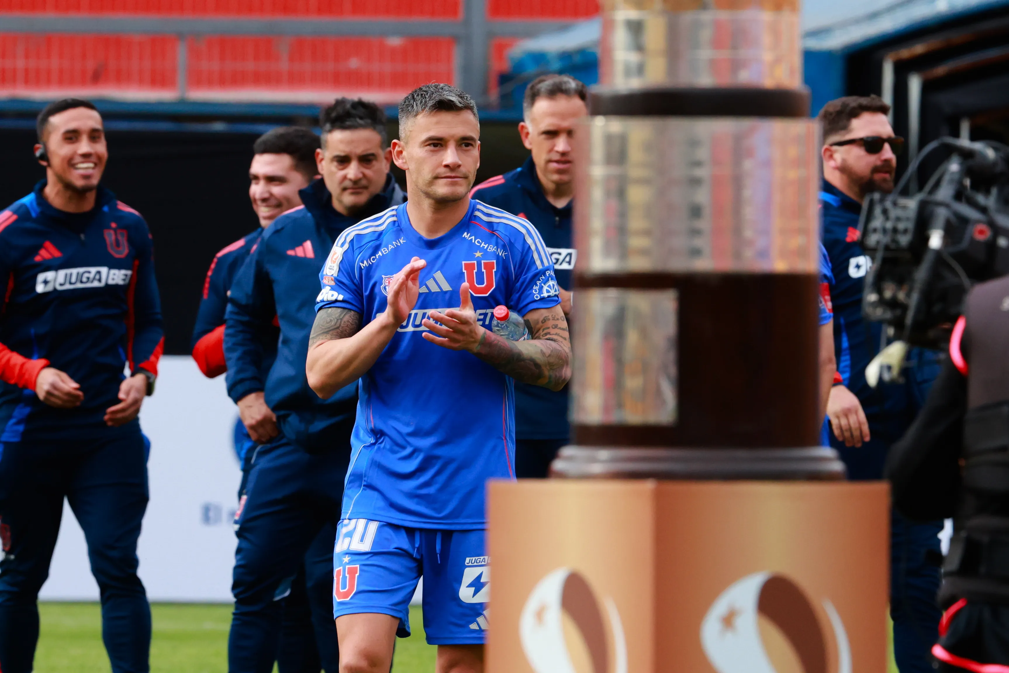 Charles Aránguiz será fundamental en el nuevo proyecto de la U. Foto: Javier Vergara/Photosport