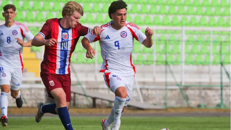 Nació en EE.UU. y juega por Chile.