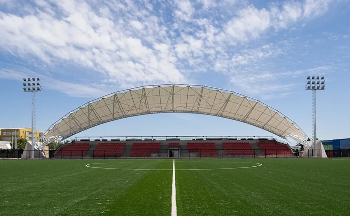 Una moderna tribuna y dos canchas: El nuevo estadio La Montura de San ...