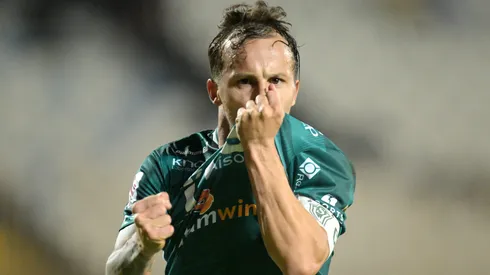 Este volante central uruguayo de Wanderers parece que cambiará drásticamente de dirección.