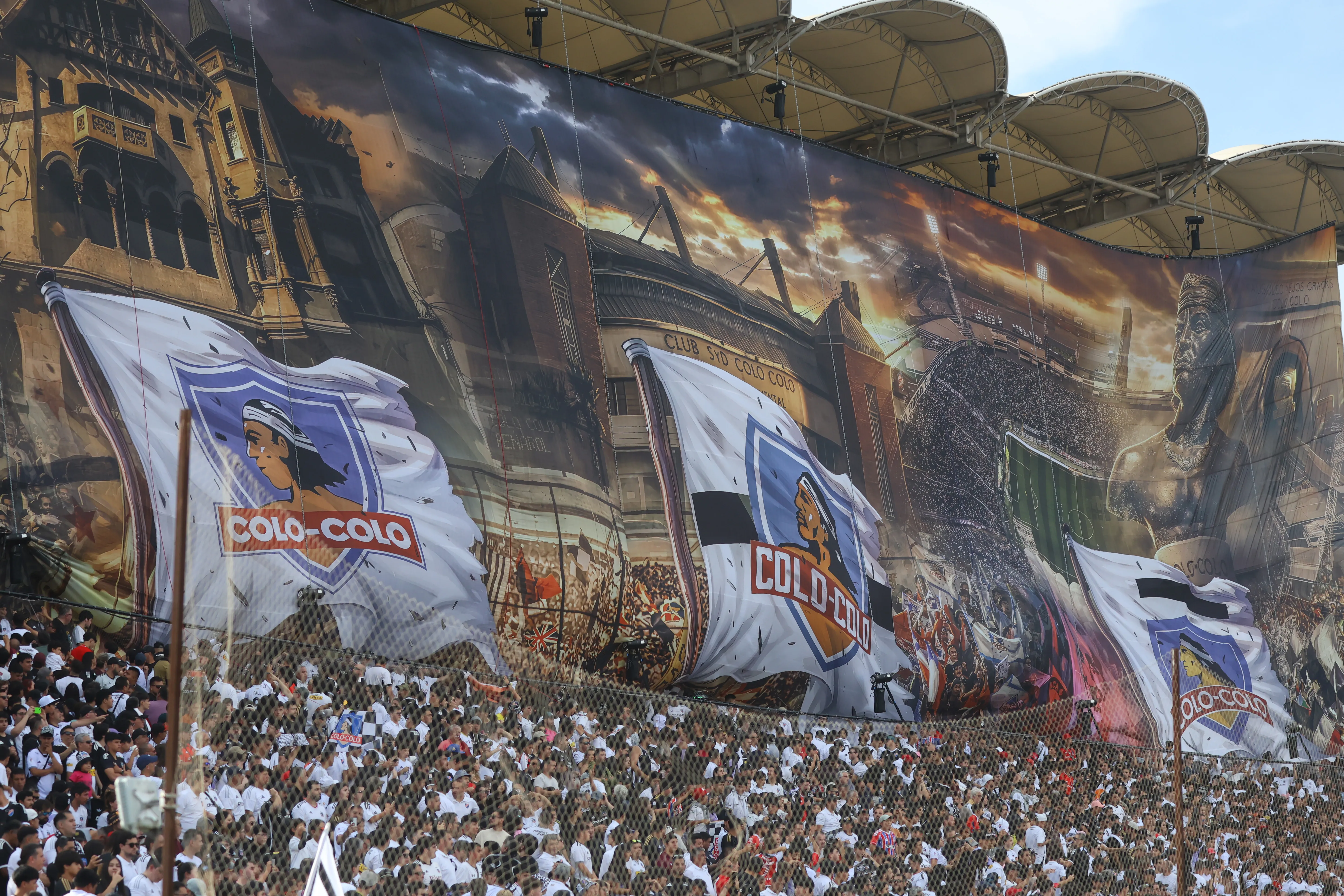 Los hinchas de Colo Colo esperan por los refuerzos. Foto: Jonnathan Oyarzun/Photosport