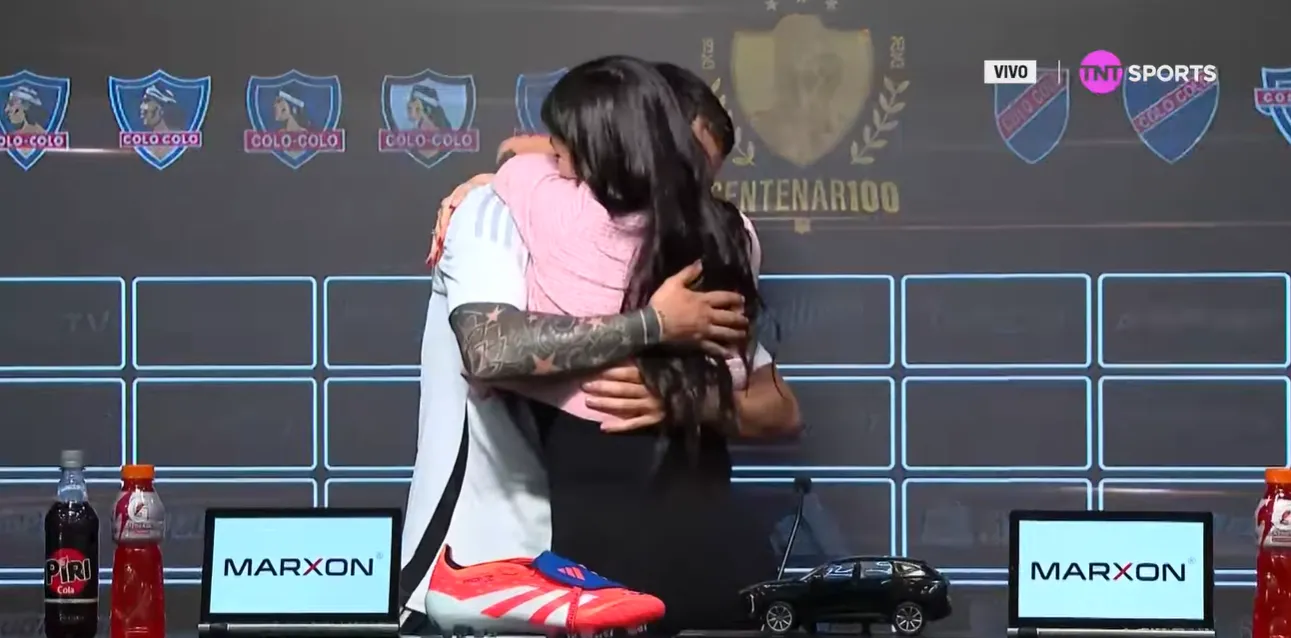 Matías Fernández Cordero celebró con su pareja su llegada a Colo Colo. Foto: TNT Sports.