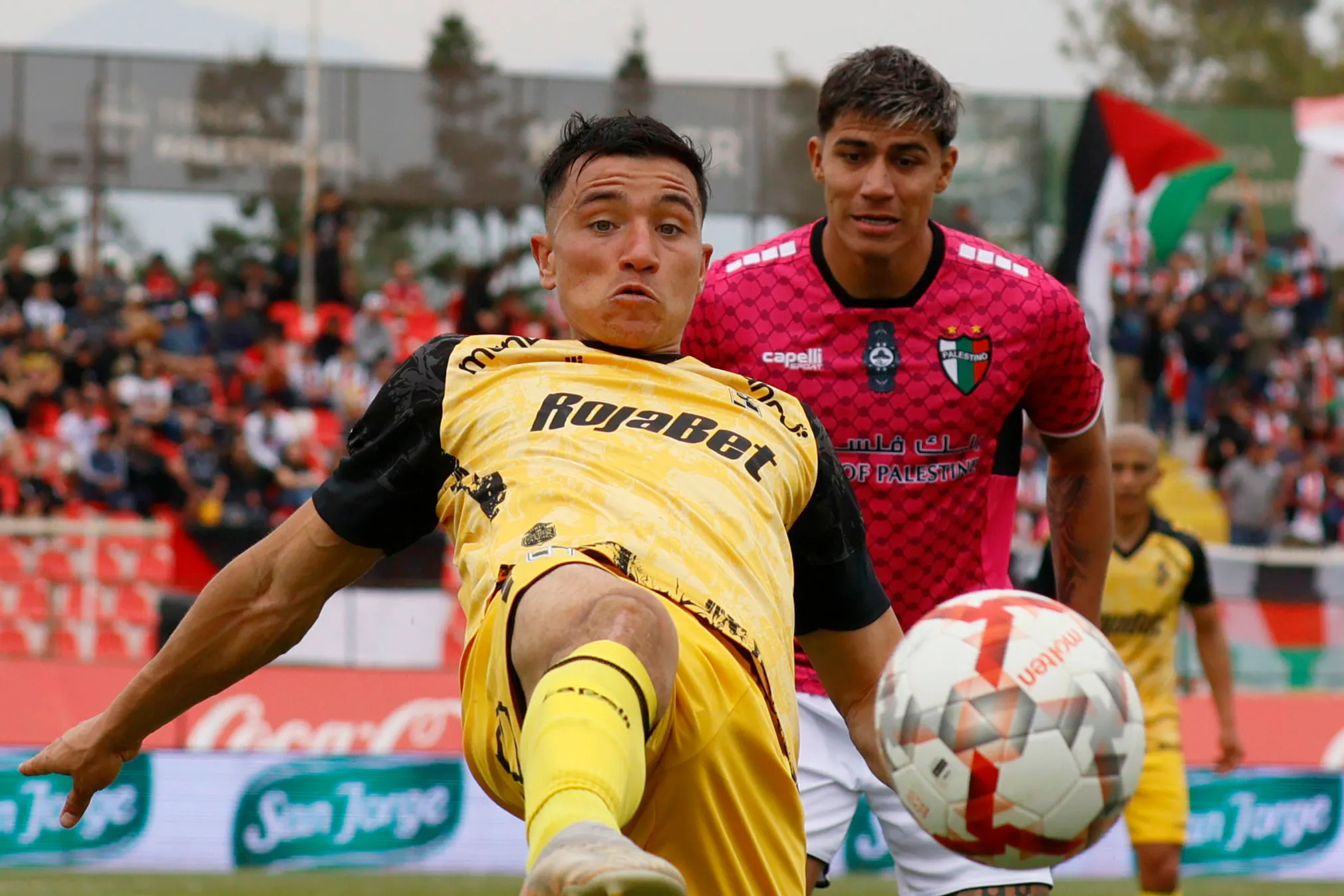 Bruno Cabrera está muy lejos de Colo Colo. Foto: Dragomir Yankovic/Photosport