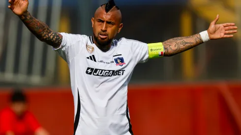 Vidal vuelve a poner paños fríos en Colo Colo por la Kings League.