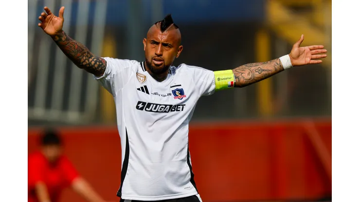 Vidal vuelve a poner paños fríos en Colo Colo por la Kings League.
