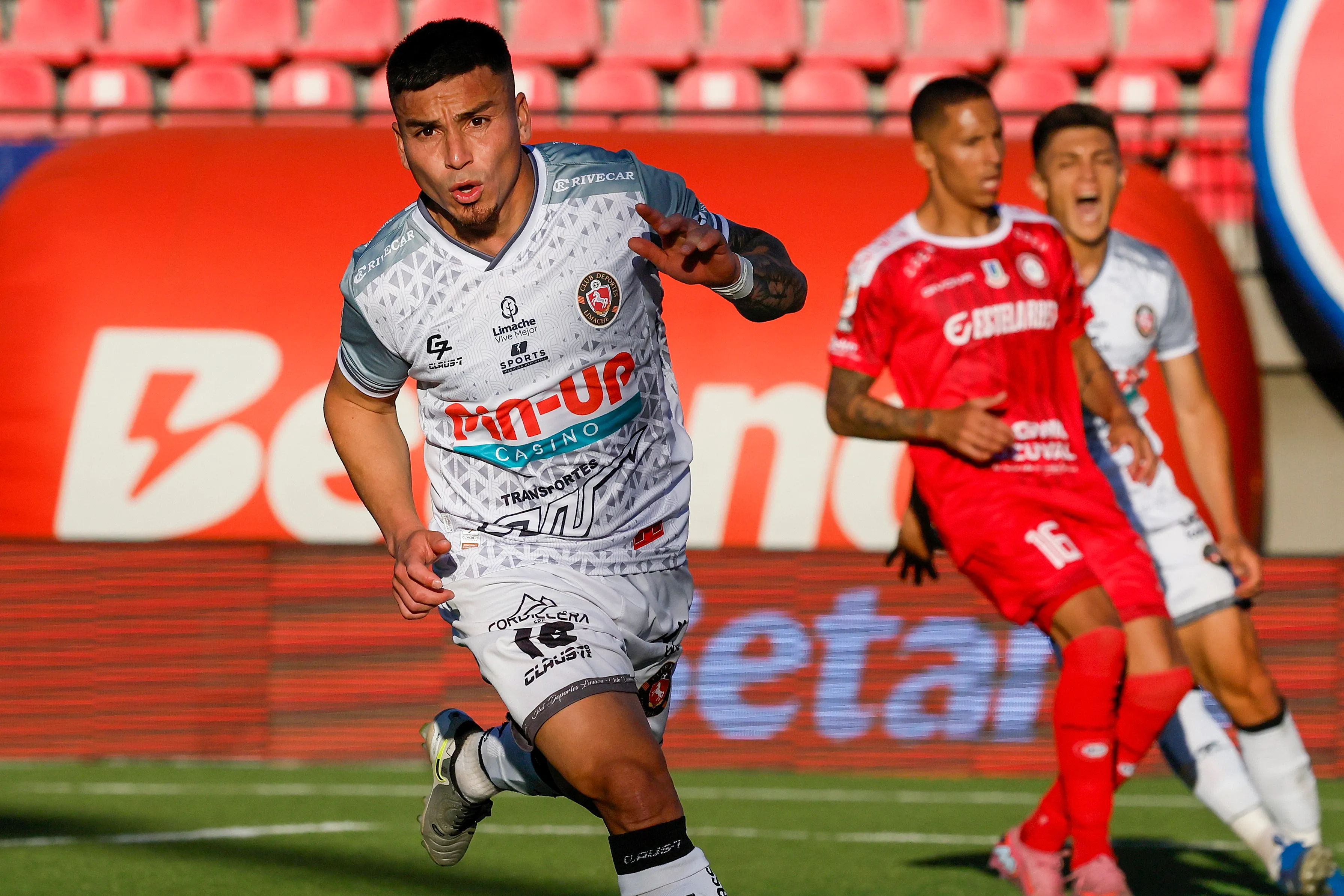Colo Colo buscó el fichaje de Daniel Castro. Foto: Andres Pina/Photosport