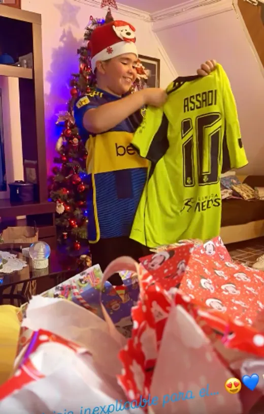 Hijo de Herrera recibió la camiseta de Assadi