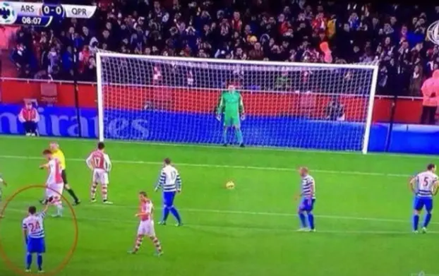 La postal que marcó dicho encuentro: Vargas informando a su portero donde iba a patear Alexis