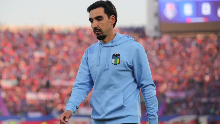 Francisco Meneghini ya ordena el plantel de la U pese a no ser presentado.