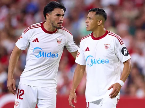 Compañero de Alexis y Suazo en Sevilla recibe un duro castigo