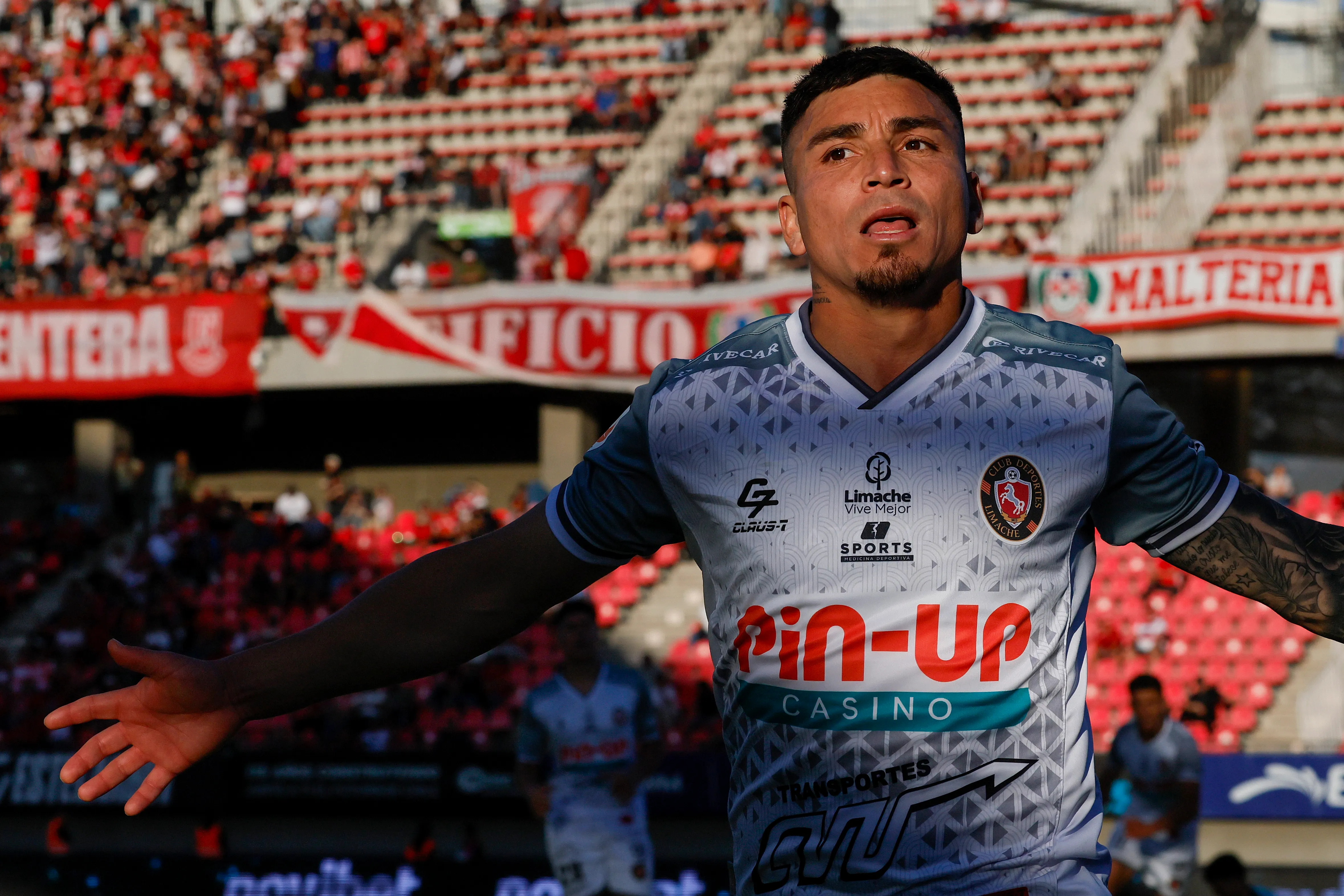 Limache habla de las ofertas por Daniel Castro. Foto: Andres Pina/Photosport