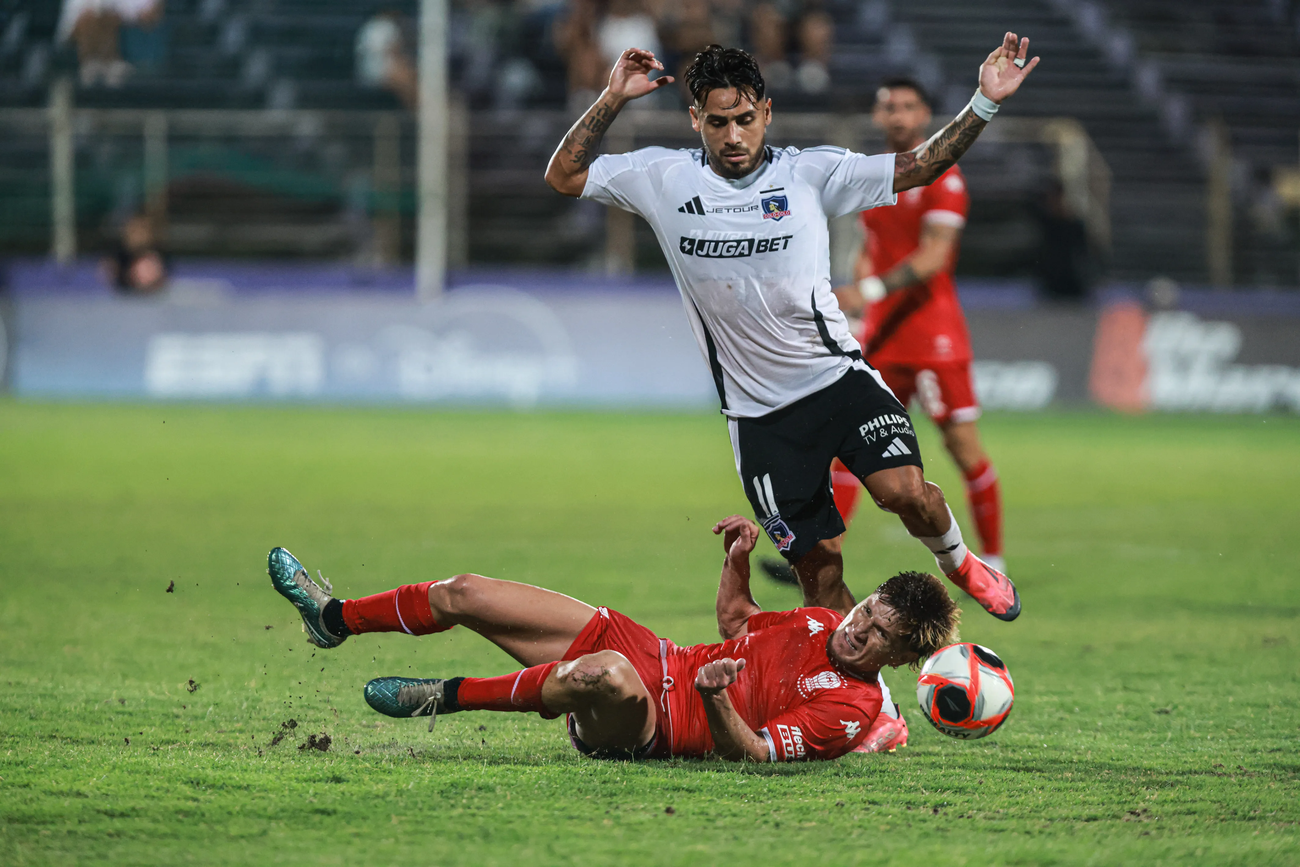 Colo Colo venció a Huracán gracias a un gol solitario de Alexander Oroz | Photosport