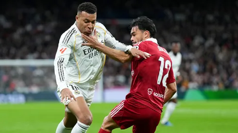 Pésimas noticias para Sevilla y La Roja: Suazo se vuelve a lesionar.