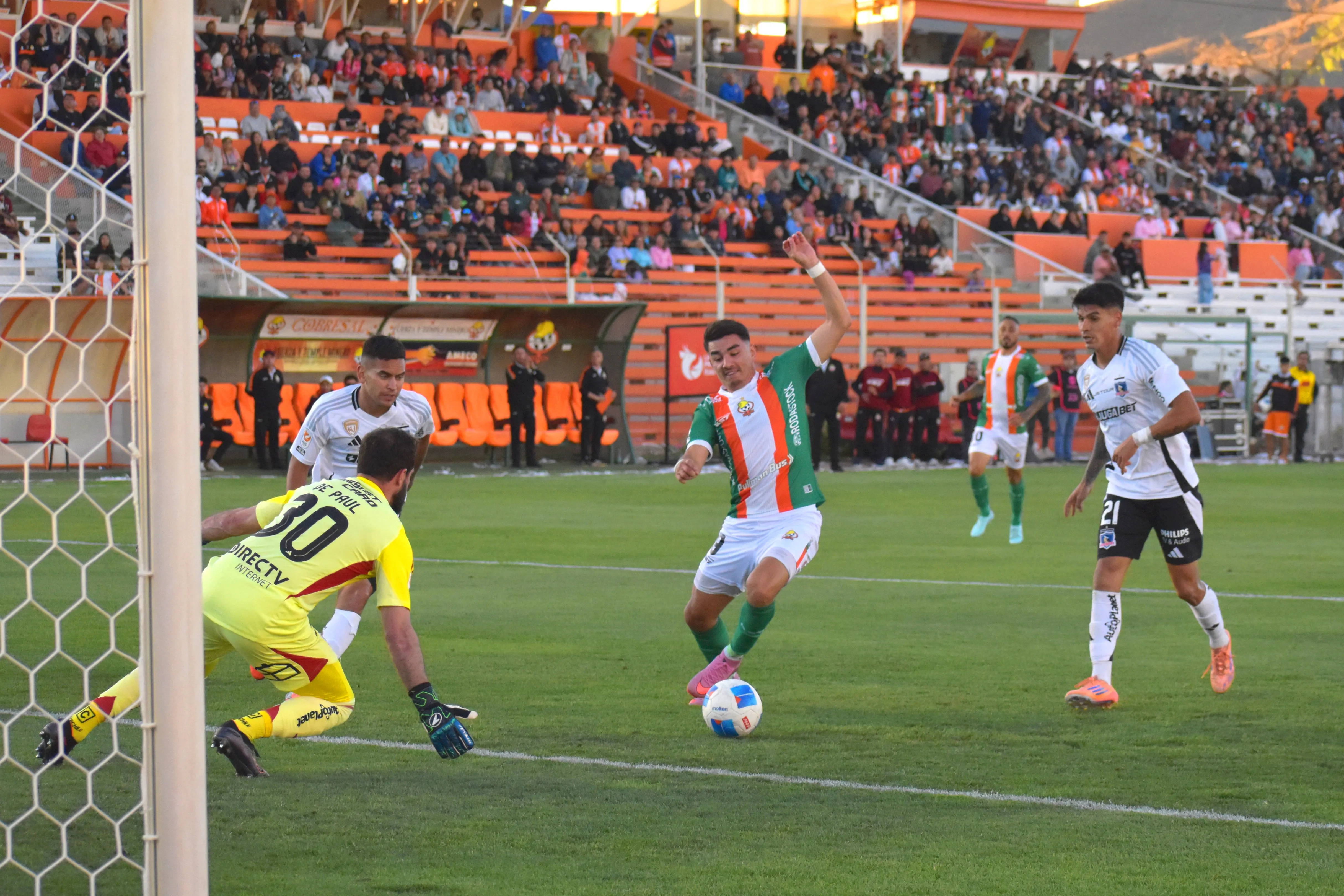 No hay caso. En El Salvador, Colo Colo cayó abruptamente y sólo un milagro lo tenía en Copa Sudamericana. ¿Ocurrió? | Photosport