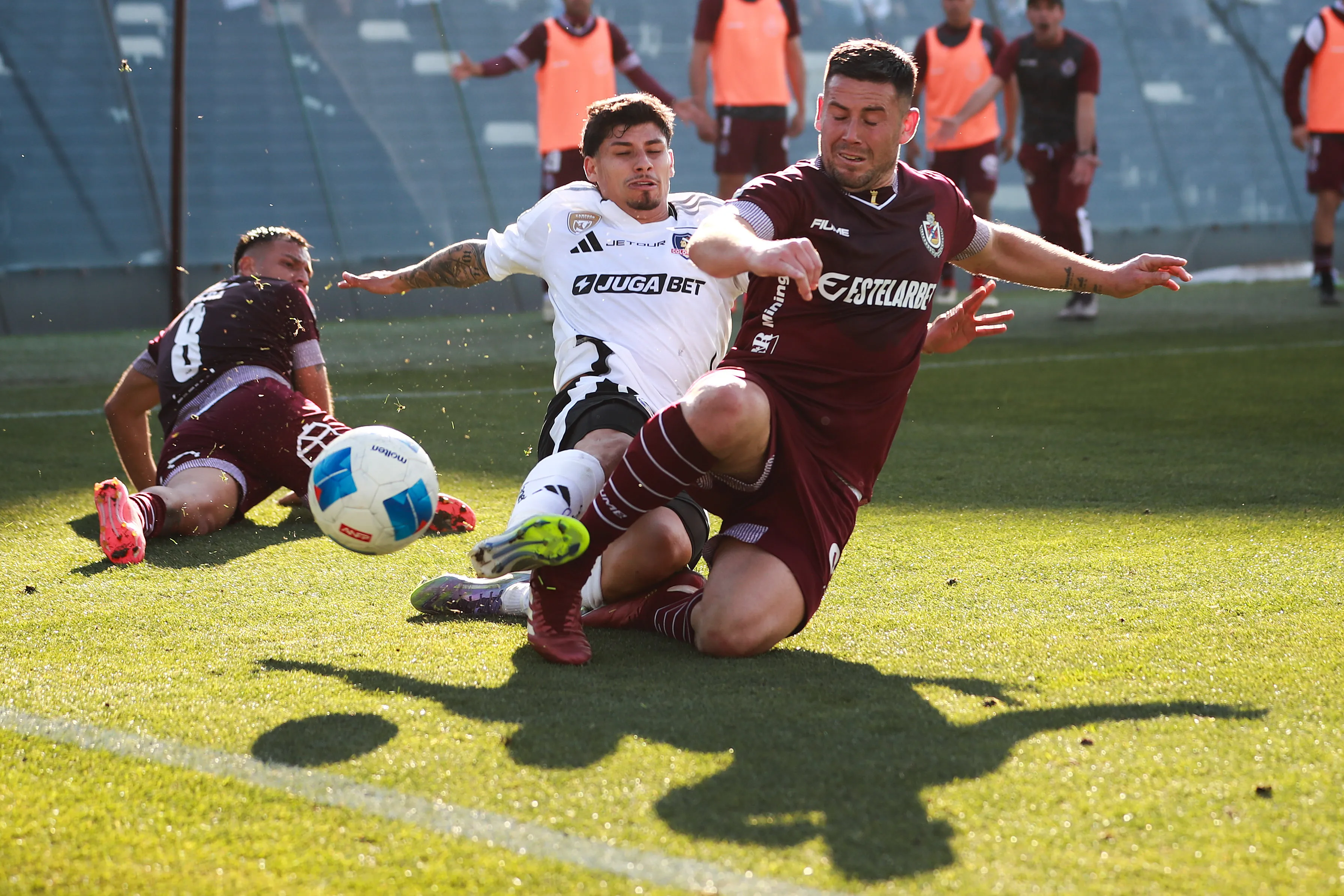 Alexander Oroz se acerca a La Serena. Foto: Felipe Zanca/Photosport