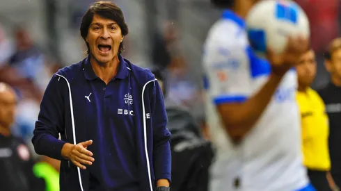 Daniel Garnero pide refuerzo desde Paraguay para Católica.
