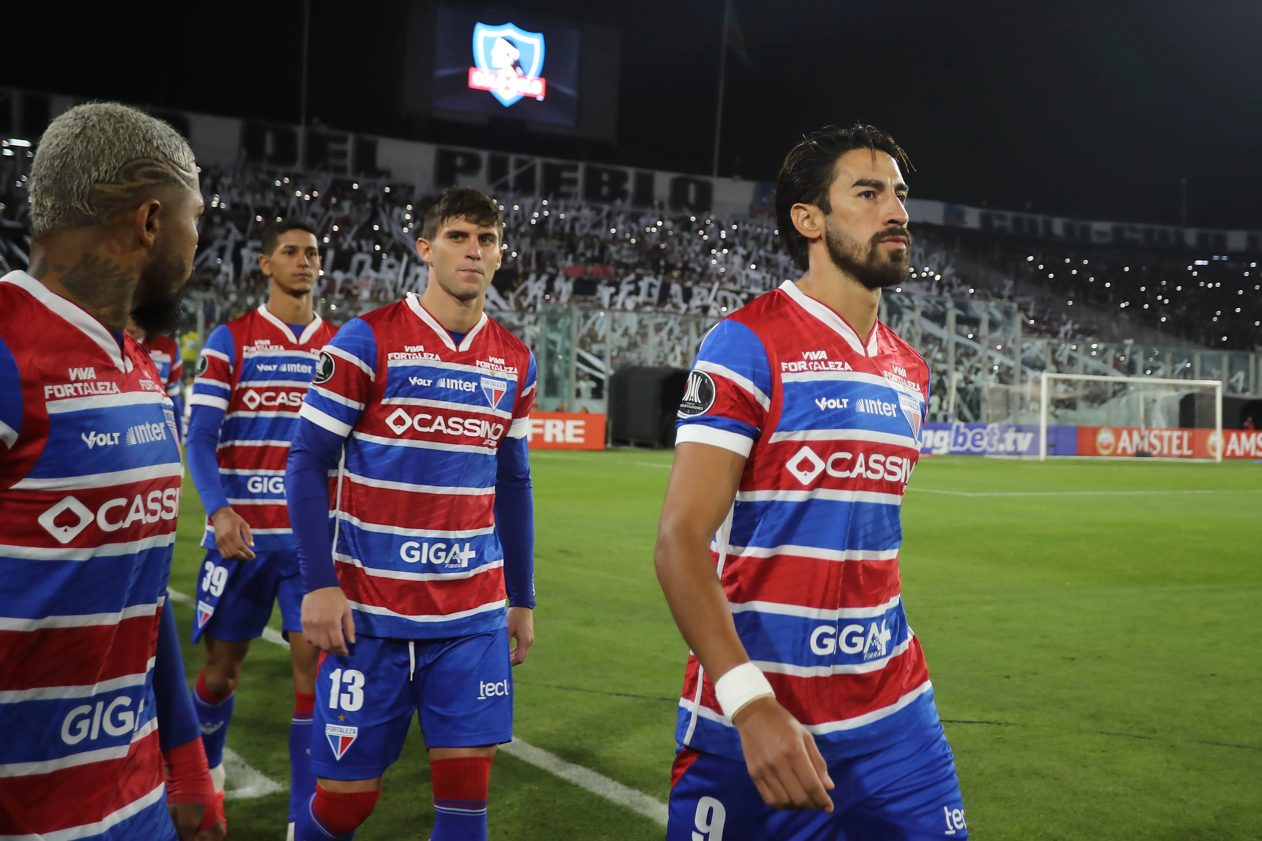 Juan Martín Lucero puede pasar de vestir la camiseta de Colo Colo a la de la U. Foto: Photosport.