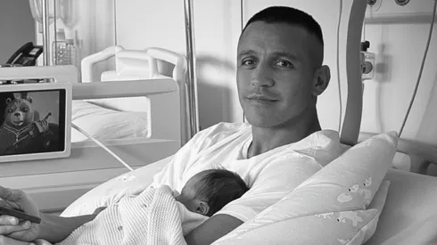 Alexis Sánchez se dejó ver con su hija y dejó emotivas palabras.