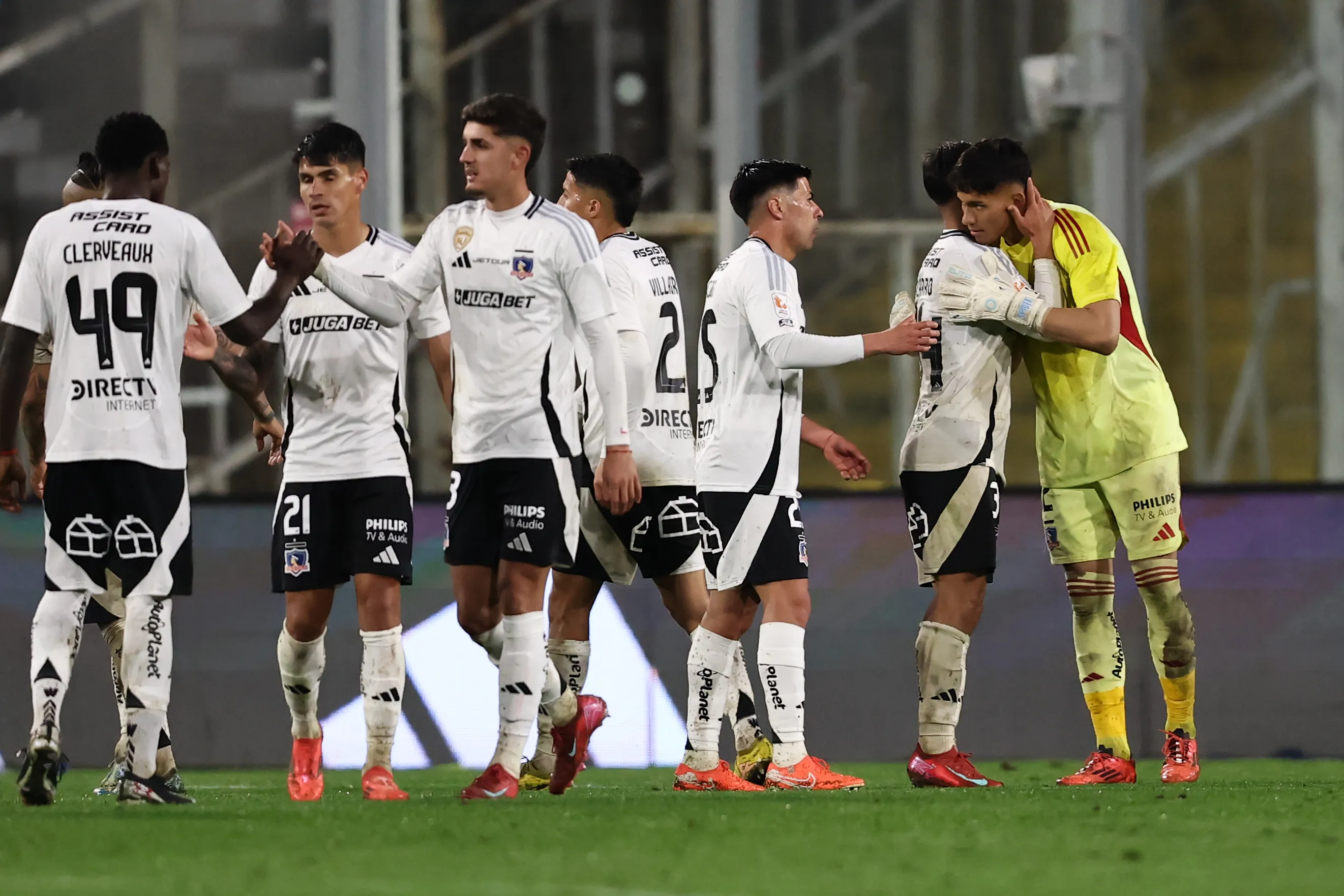 Eduardo Villanueva tiene un complejo panorama en Colo Colo debido a la salida de Brayan Cortés. Foto: Photosport.