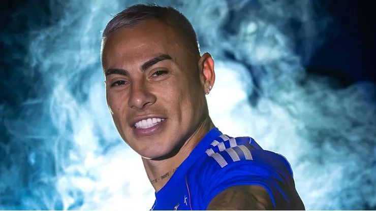 Vargas lidera los fichajes de la U en 2026