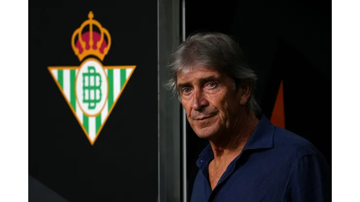 SEVILLE, SPAIN - SEPTEMBER 24: Manuel Pellegrini, Head Coach of Real Betis, looks on prior to the UEFA Europa League 2025/26 League Phase MD1 match between Real Betis Balompie and Nottingham Forest FC at La Cartuja de Sevilla on September 24, 2025 in Seville, Spain. (Photo by Aitor Alcalde/Getty Images)