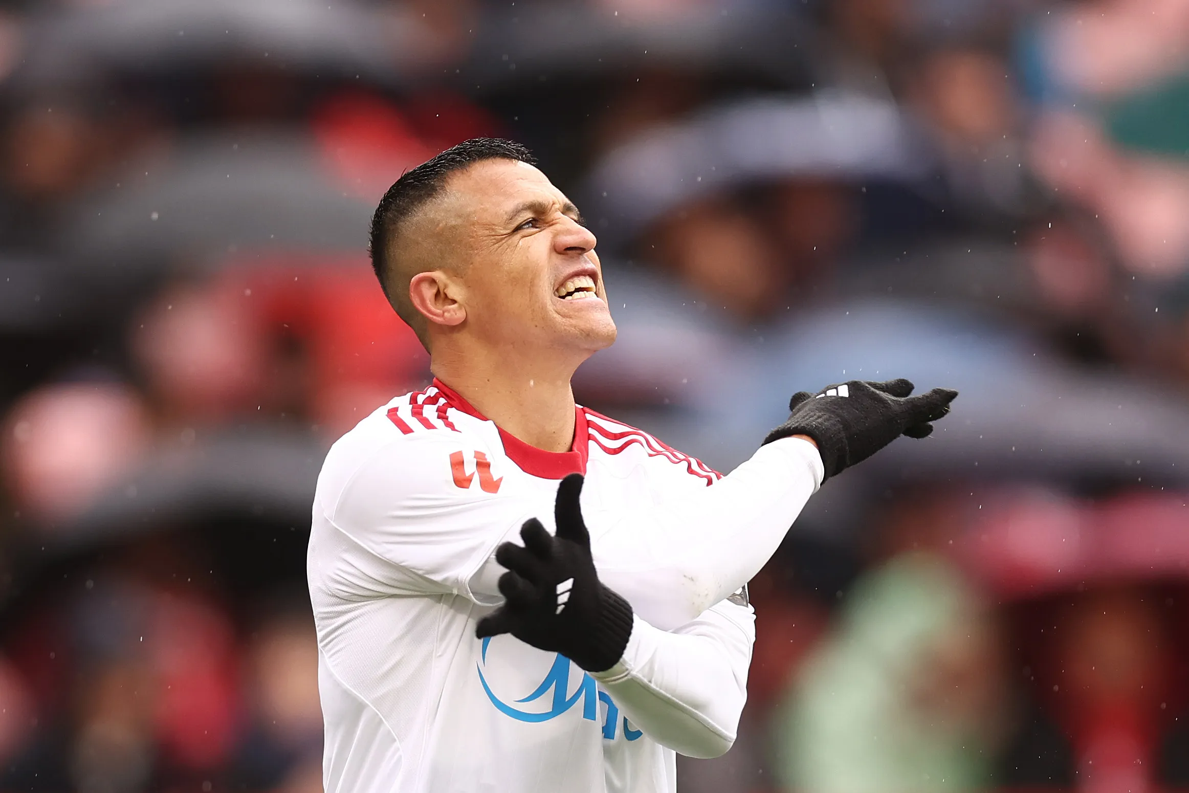 Alexis Sánchez sabe que al Sevilla no le salió nada ante Levante. (Fran Santiago | Getty Images).