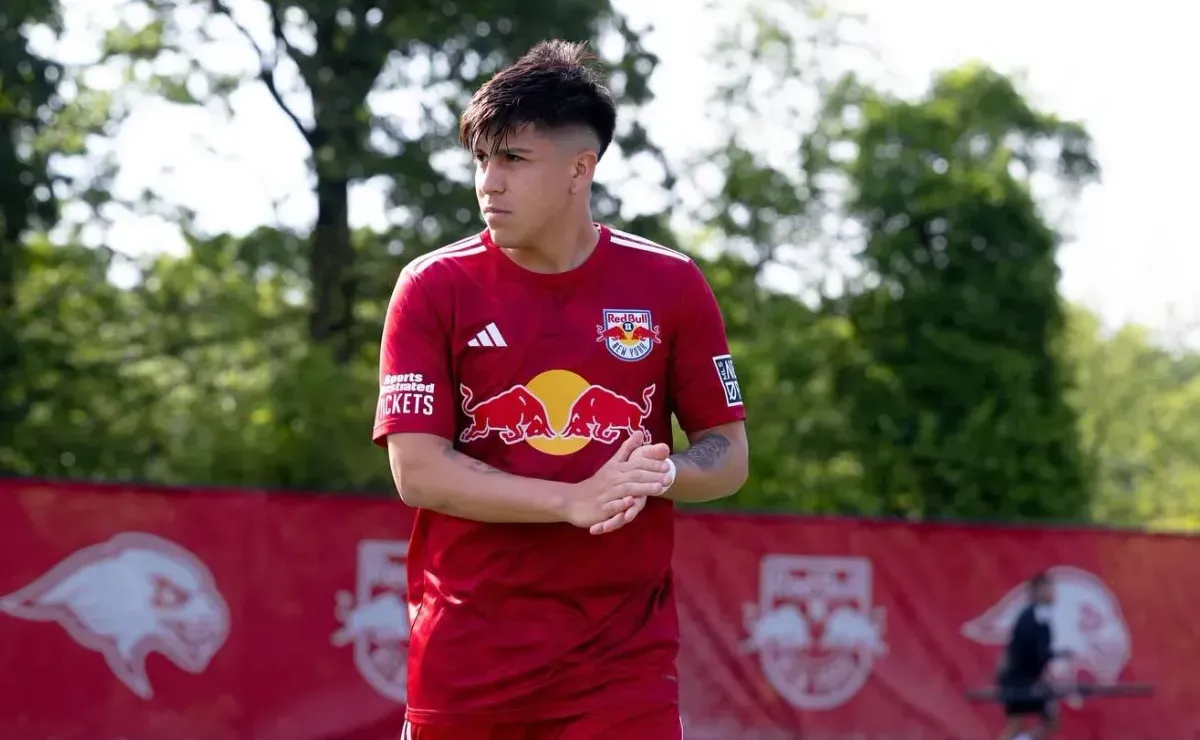 Marcelo Morales tuvo un 2025 con muy pocos partidos en Estados Unidos. ¿Será lo mejor para él volver a Universidad de Chile? | Foto: New York Red Bulls.