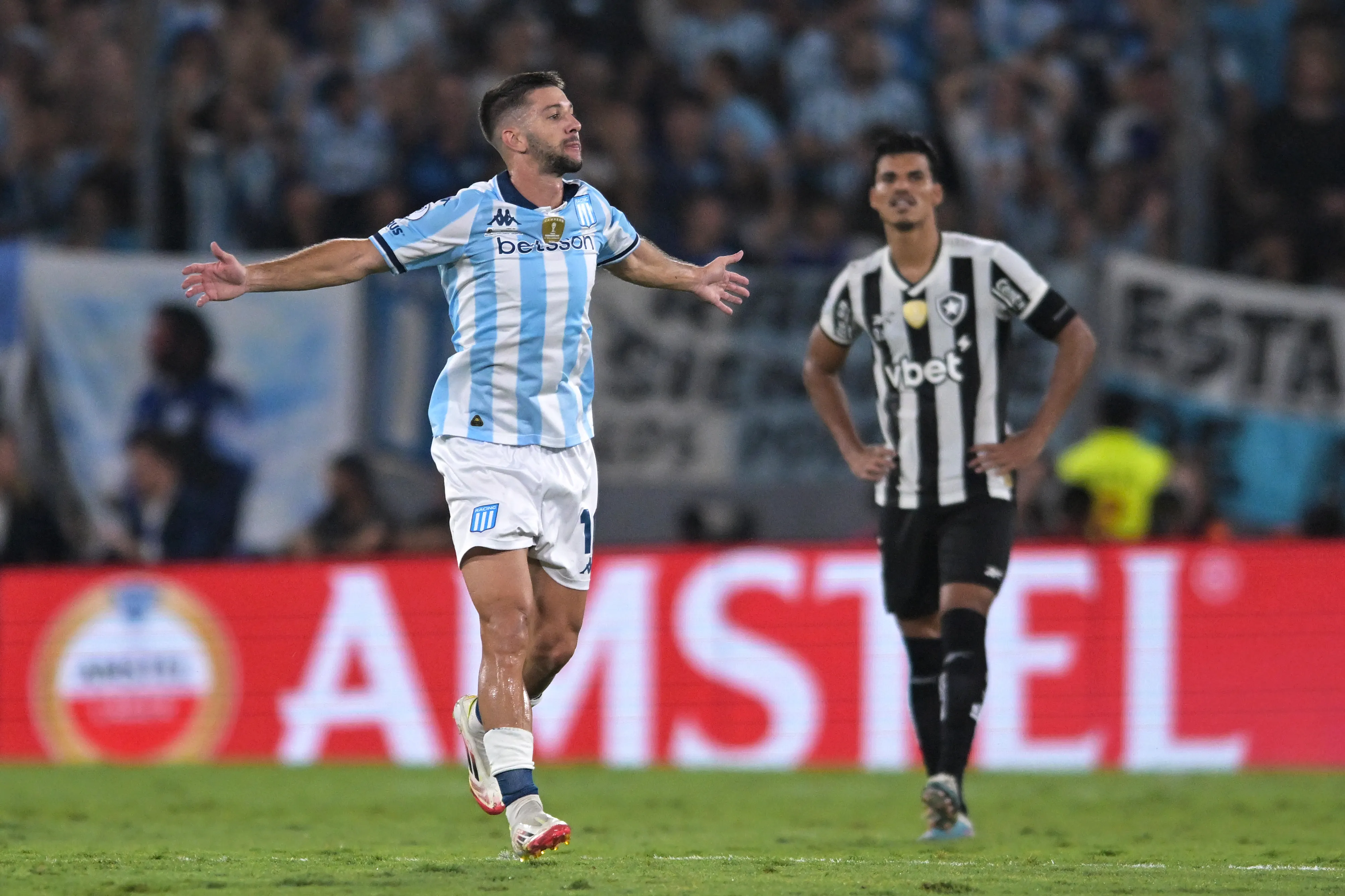 Luciano Vietto fue ofrecido a Colo Colo tras quedar libre desde Racing. Sin embargo, su carrera estaría en Europa. | Foto: Getty Images.