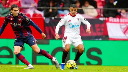 Alexis recibe críticas en España.