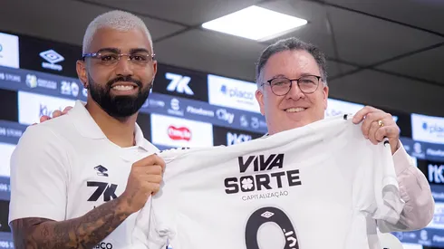 Gabriel Barbosa fue apurado por hincha de Santos en su presentación