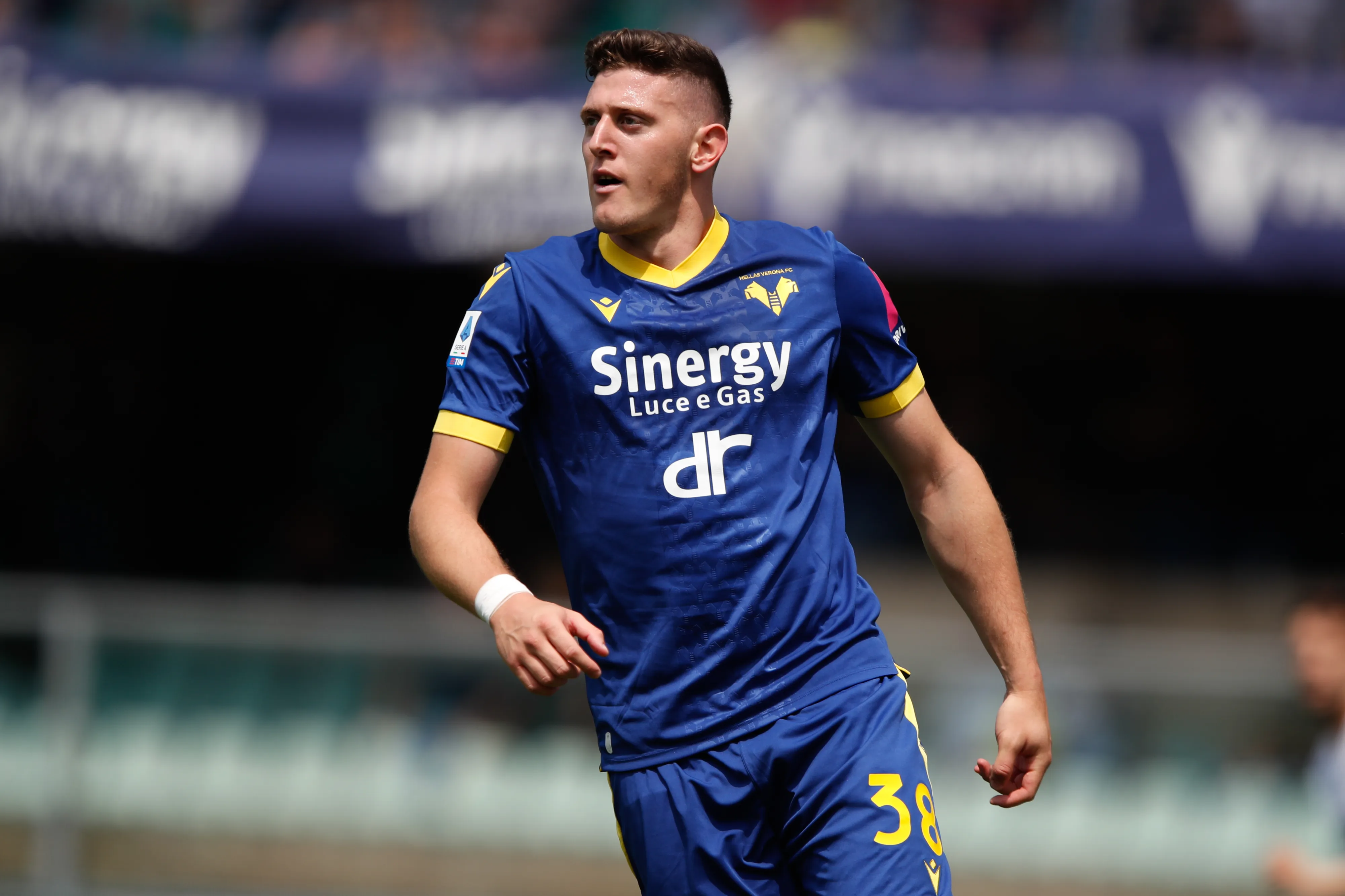 Adolfo Gaich en el Hellas Verona, uno de los clubes que defendió en Italia. También jugó por el Benevento y tuvo un paso por España, siempre a préstamo del CSKA Moscú. (Timothy Rogers/Getty Images).