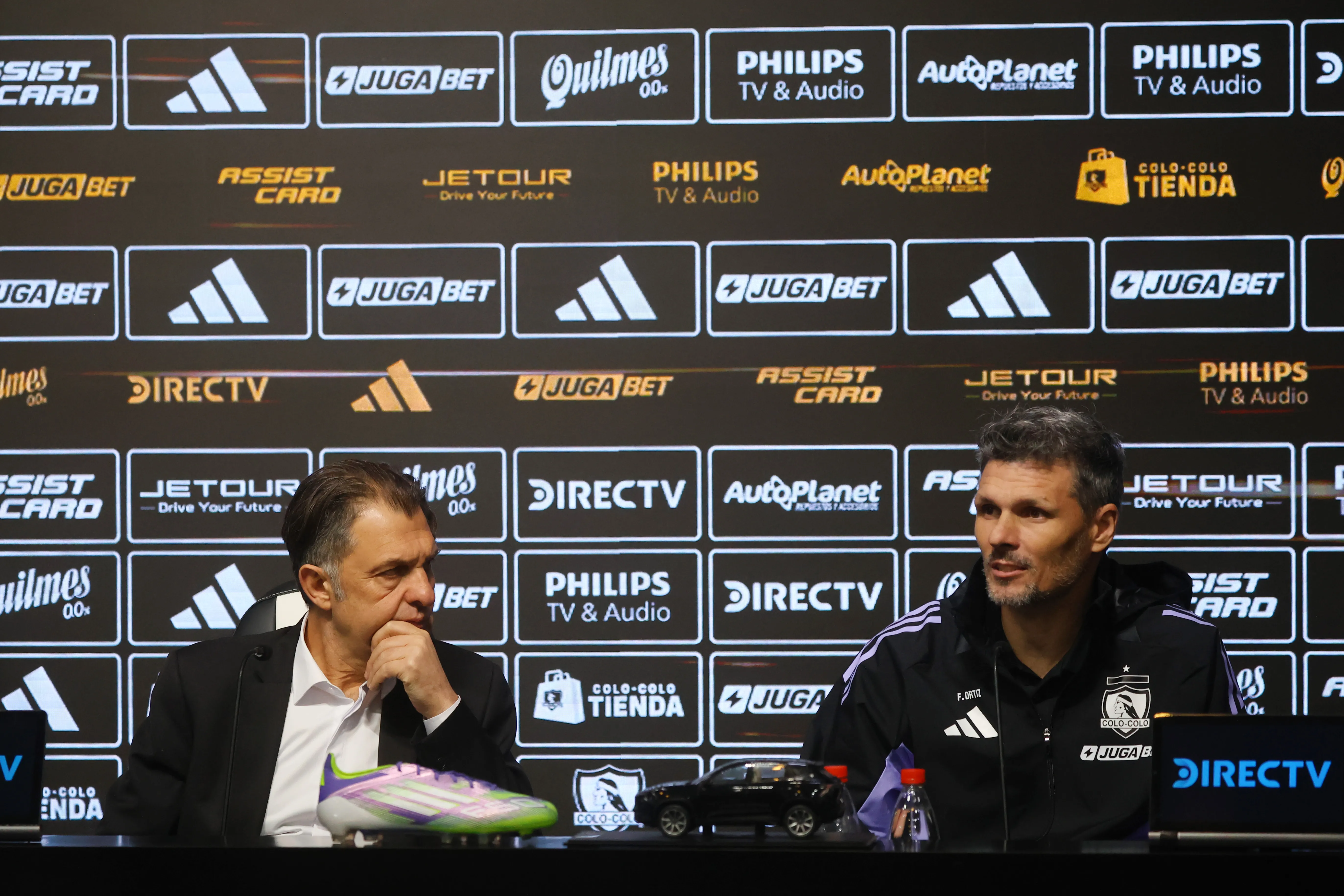 Colo Colo busca refuerzos para darle en el gusto a Fernando Ortiz. Foto: Photosport.