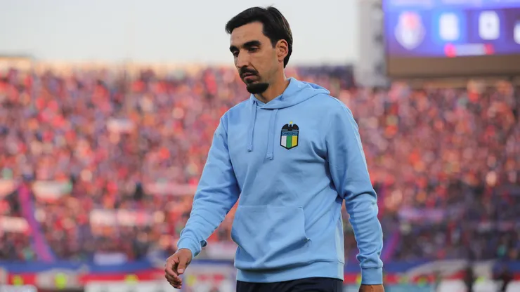 Barra de la U aprieta y exige a Meneghini por Lea Fernández.