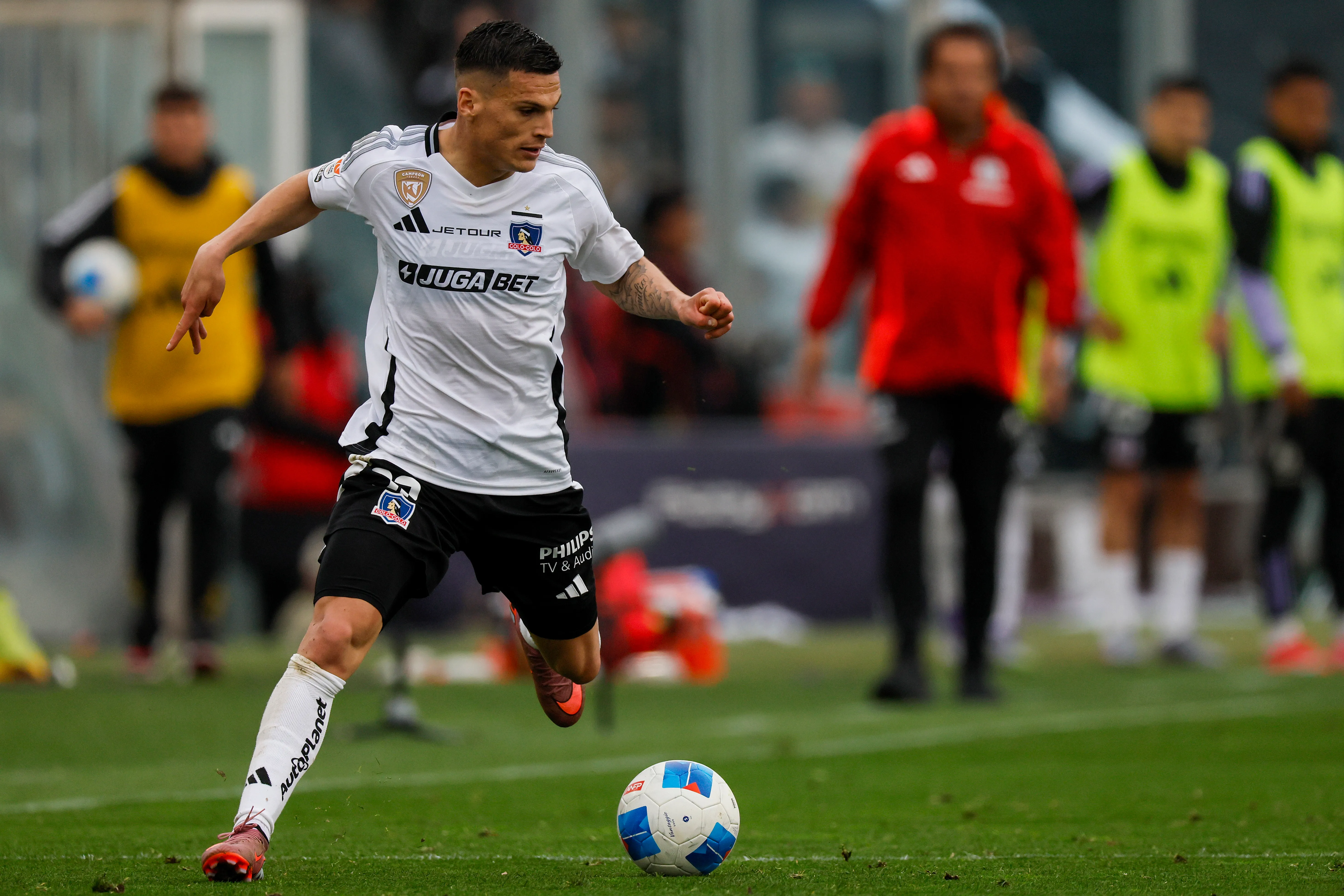 Lucas Cepeda sigue en Colo Colo al no haber ofertas concretas para sacarlo en este mercado de fichajes. | Foto: Photosport.