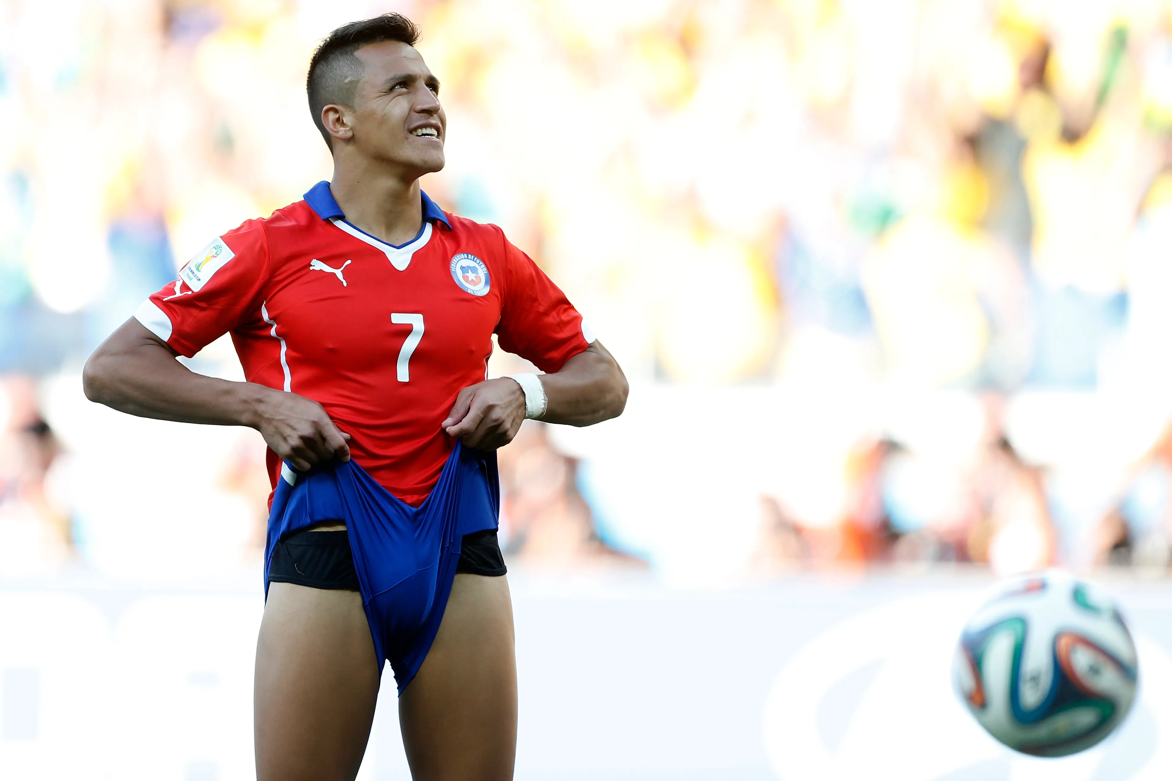 La reacción de Alexis Sánchez tras fallar su penal ante el Scratch. (Andres Pina/Photosport).
