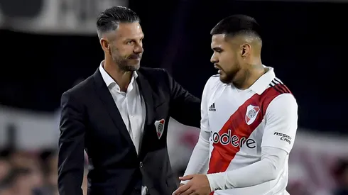 Demichelis se salva jabonado de la muerte: rescatado de las olas en peligrosa playa.